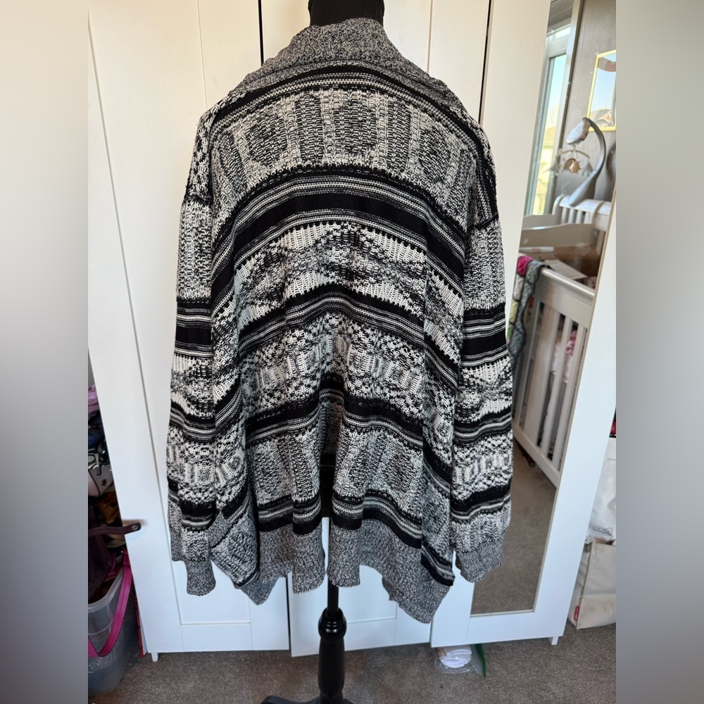 Size 3X Cozy Gray and Black Knit Cardigan from Pennington’s - Picture 4 of 6